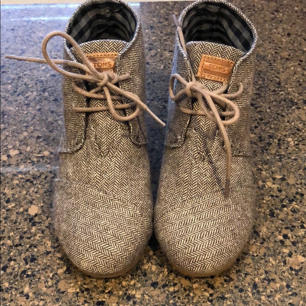 Toms wedge booties